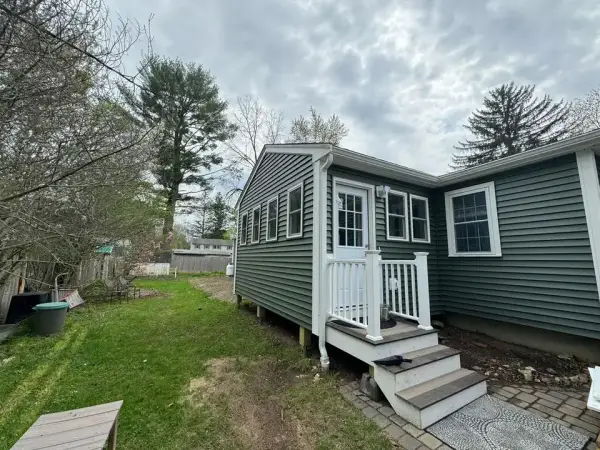 Finished composite side entry deck and stairs in Hopkinton, MA